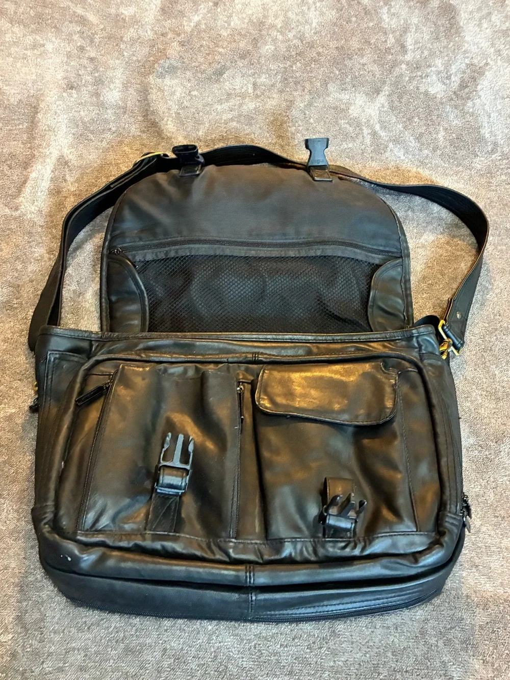 Wilson Leather Vintage Black Leather Messenger Laptop Briefcase Satchel 16X13”